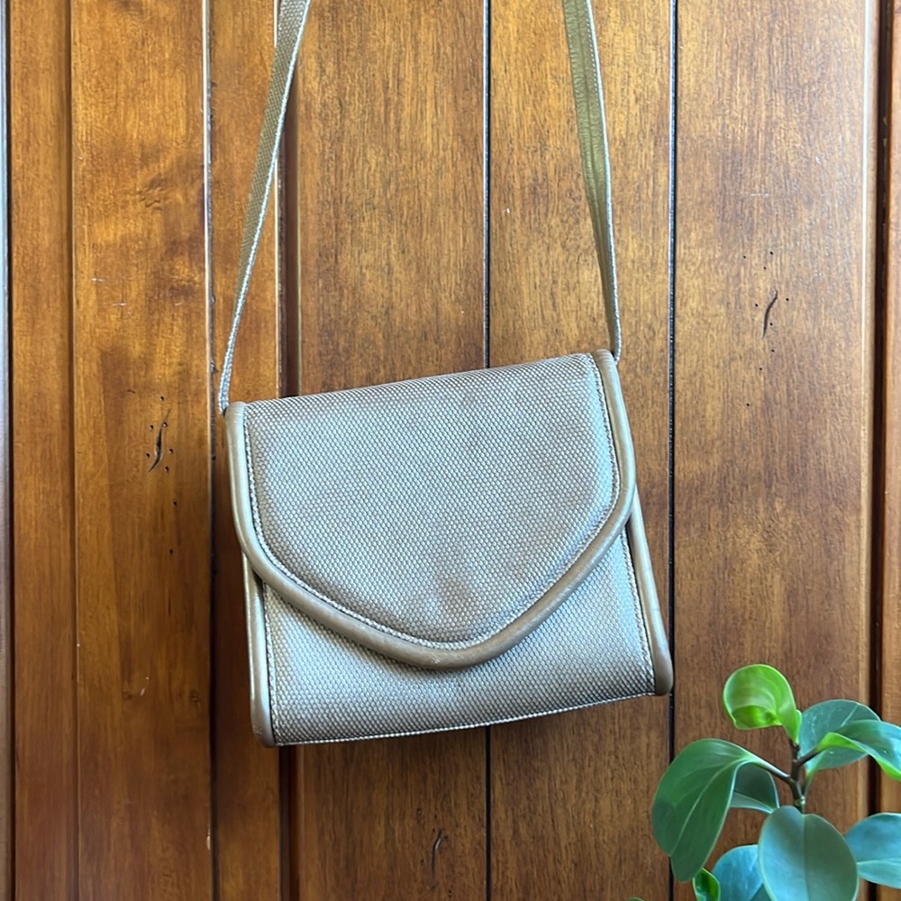 EUC Vintage Stuart Weitzman tan animal print crossbody bag